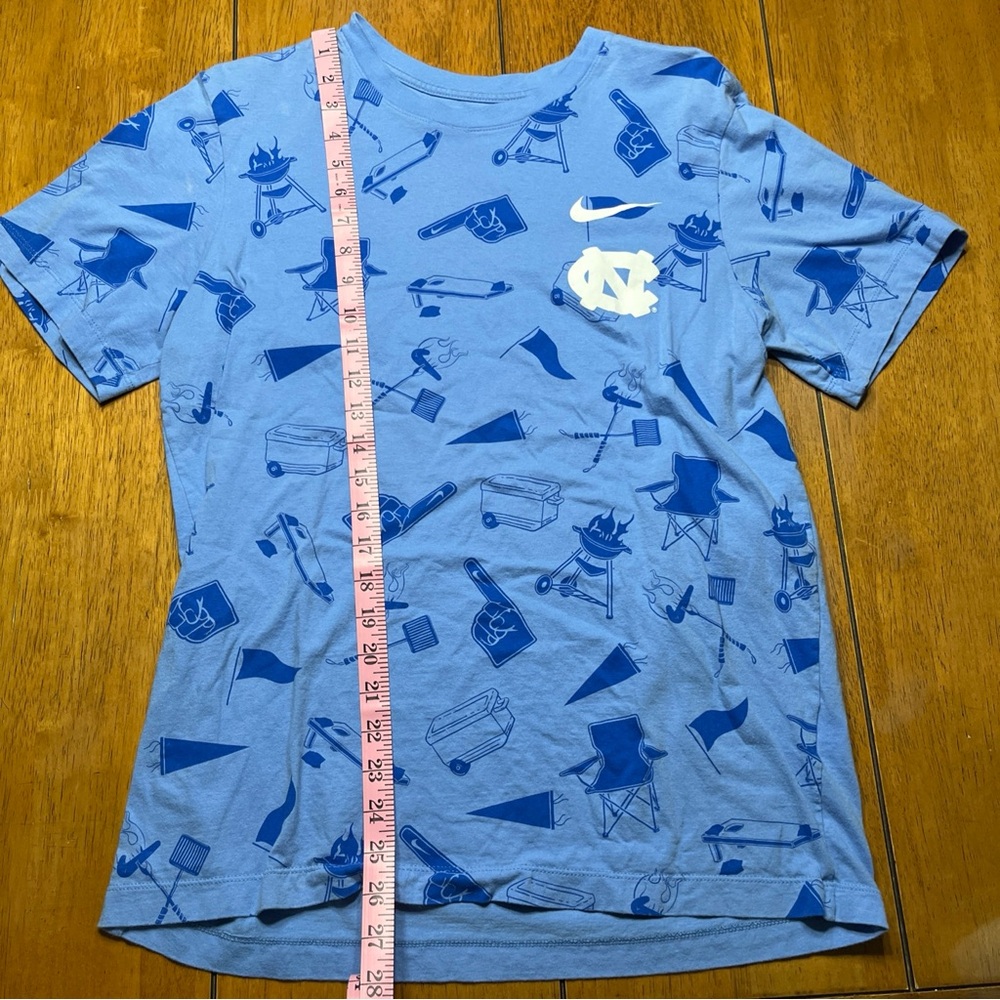 Nike North Carolina Tar Heels Tailgate Shirt Woman’s Size Medium